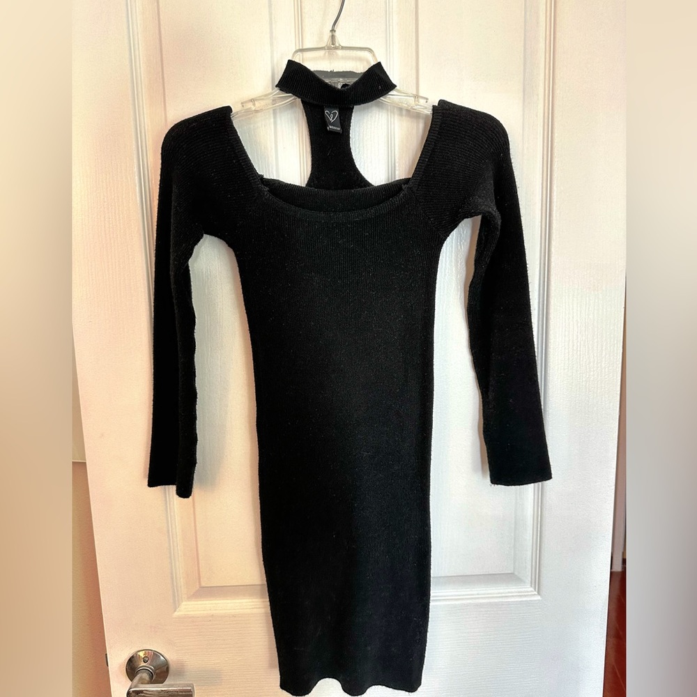 Sexy black sweater dress w/ 3/4 sleeve and choker